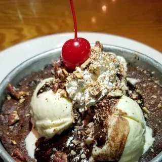 Hot Fudge Brownie Pizookie