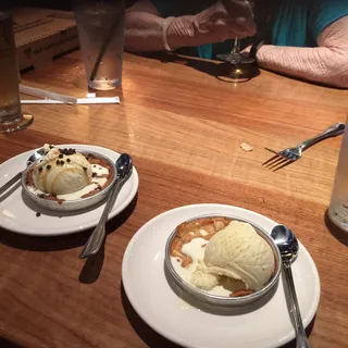 White Chocolate Macadamia Nut Pizookie