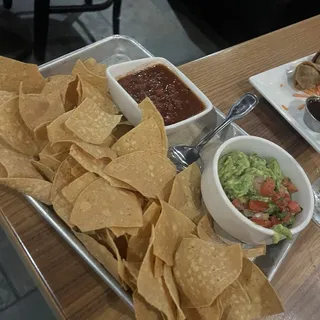 Chips & Housemade Guacamole Salsa