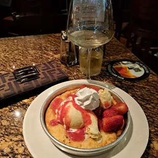 Strawberry shortcake pizookie, Kim Crawford wine !