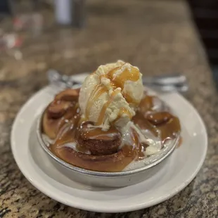 Cinnamon Roll Pizookie