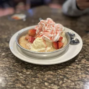 Strawberry shortcake pizookie
