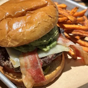 Bacon-Guacamole Deluxe Burger*