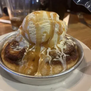 Cinnamon Roll Pizookie