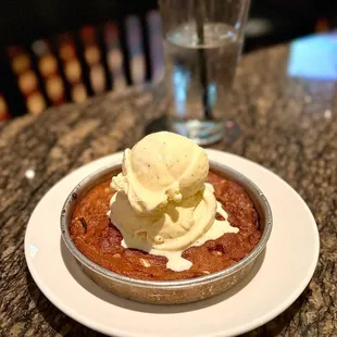 White chocolate macadamia nut pizookie