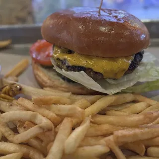 Classic Cheeseburger*