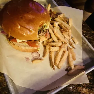 Bacon-Guacamole Deluxe Burger*