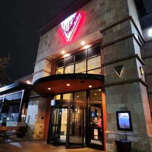 the outside of the restaurant