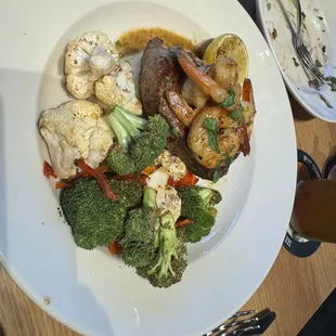 Surf &amp; Turf Stack
 
 Tender 8 oz. filet mignon, savory steakhouse-style rub  four jumbo cajun-spiced shrimp sautéed in Brewhouse Blon