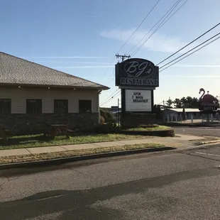 Sign doesn't match business hours