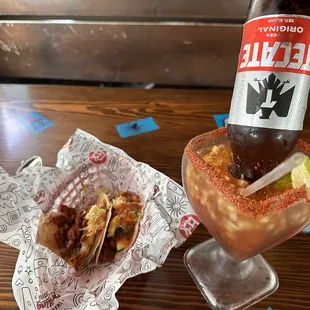 Tacos al pastor y Michelada