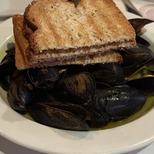 Curry Lemongrass Mussels