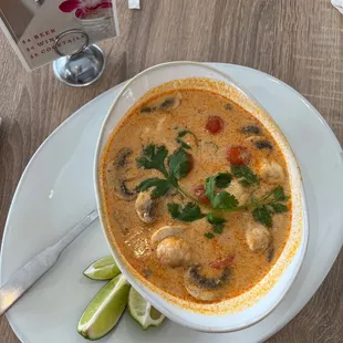 Tom Kha