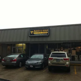 Black &amp; Gold Sports Shop