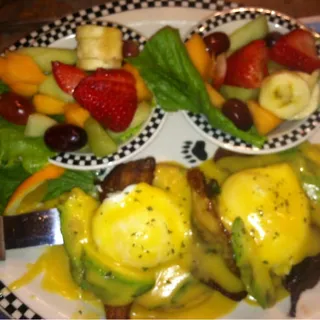 California Bacon Benedict (870 cals.)