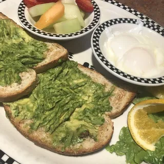 Avocado Toast (550-590 cals.)