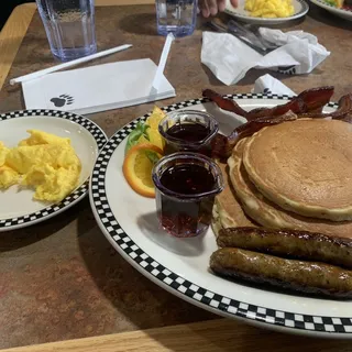 Sweet Cream Pancakes (890 cals.)