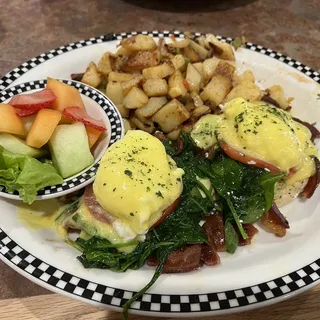 California Bacon Benedict (870 cals.)