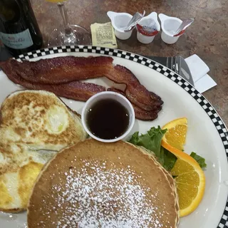 Sweet Cream Pancakes (890 cals.)