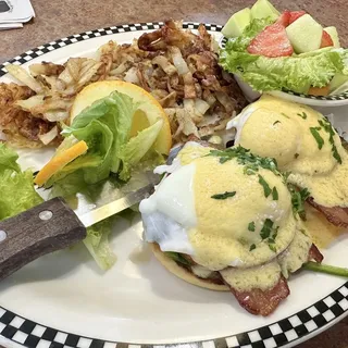 California Bacon Benedict (870 cals.)