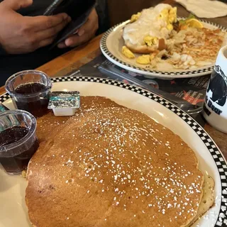 Sweet Cream Pancakes (890 cals.)