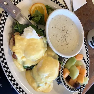 California Bacon Benedict (870 cals.)