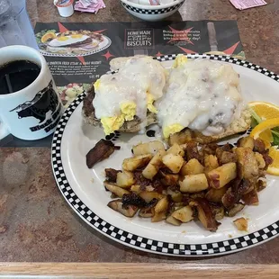 Southern Scramble (1160 cals.)