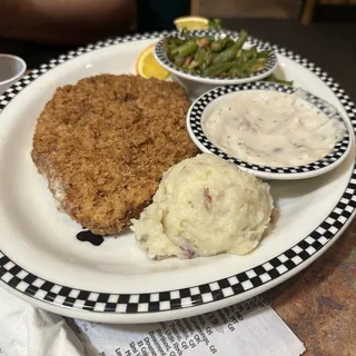 Chicken Fried Steak (560 cals.)