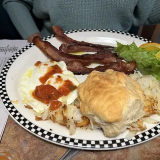 Classic Benedict (710 cals.)