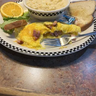 Ham & Cheese Omelette (270 cals.)