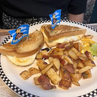 Breakfast Club Melt (980-1020 cals.)