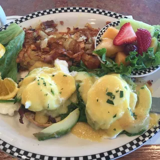 California Bacon Benedict (870 cals.)
