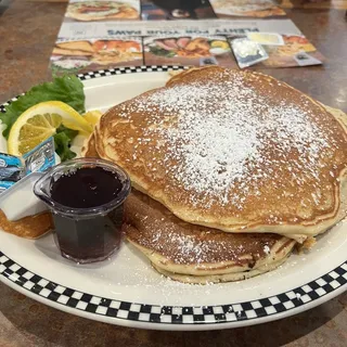 Sweet Cream Pancakes (890 cals.)