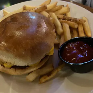 Kid&apos;s Cheeseburger