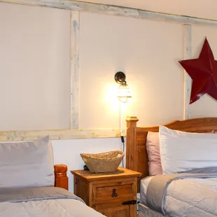 Lodge Room 4
Sleeps 3