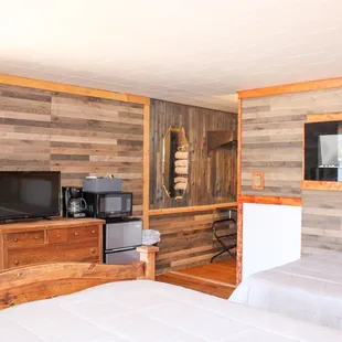 Lodge Room 6
Sleeps 4