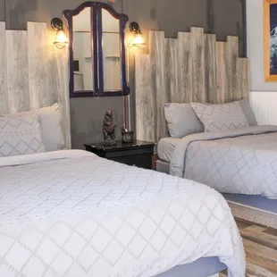 Lodge Room 3
Sleeps 4