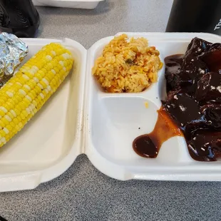ows a tray of food