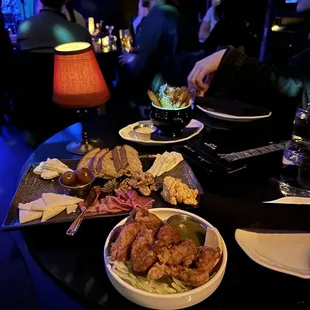 food, bbq wings, fried chicken wings, chicken wings and fried chicken, poultry, chicken wings, chicken, bbq chicken, fried chicken