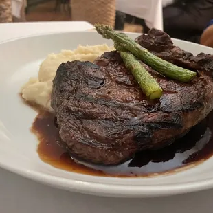 Ribeye with Demi glacé &amp; garlic mashed potatoes