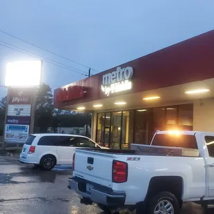 This tiny hidden spot is next door to the Metro store which is adjacent to Hardee's.