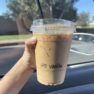 Iced Oat Vanilla Latte