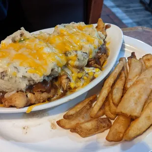 Potato bowl with chicken and fries