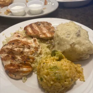 Chicken with rice and 2 sides