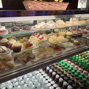 food, cupcakes, dessert