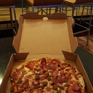 Meatzza Pizza