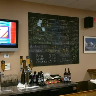 Got to the Black Frog late and my favorite beer (FLYING FROG) was all tapped out. Need to plan another trip soon to fill my howler!!