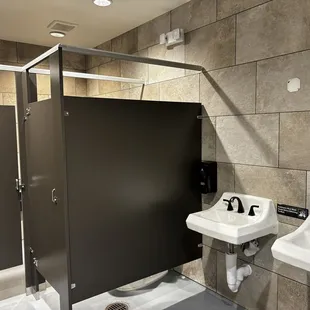 Woman&apos;s bathroom