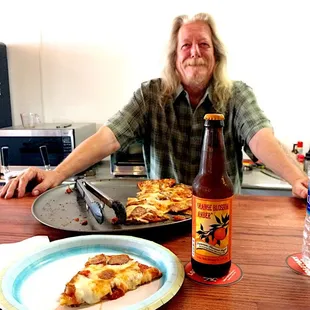 Hoot's famous pizza served with Indian Wells beers, ales and lagers...