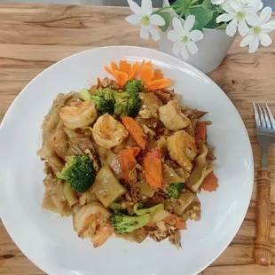 Pad see ew shrimps